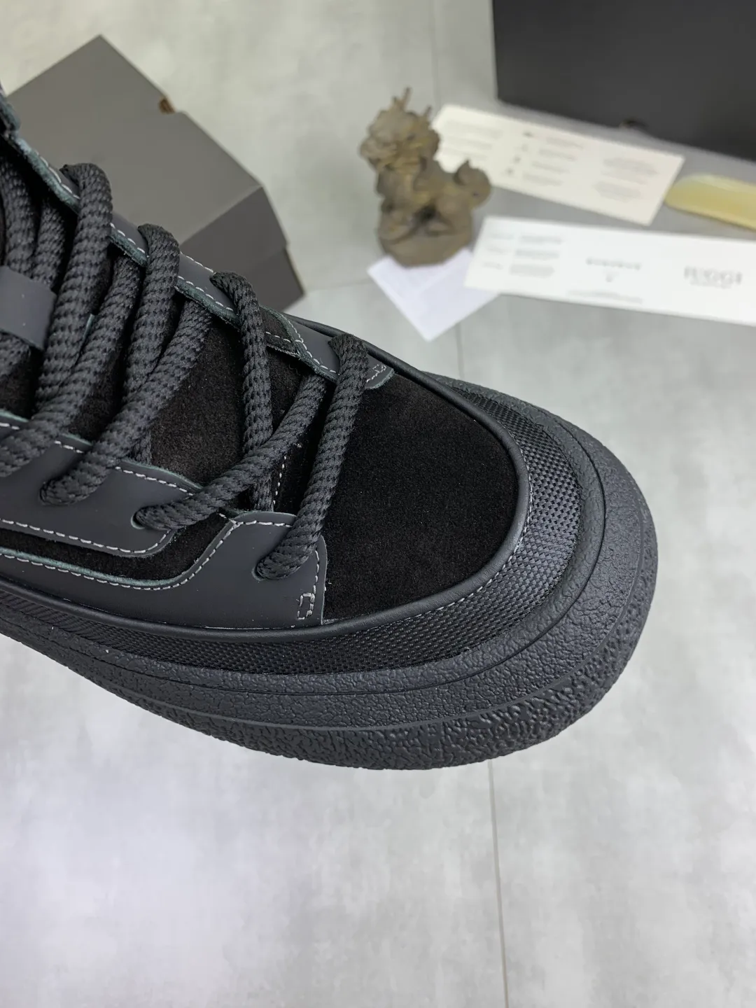 Men's shoes 💰P640 New IUGGI New New Tire Men's Shoes Real cowhide on the outside, Australian wool on the inside, light and easy to put on, brand logo, full of high-end feel, men's style! Men's style! Rarely seen in the market are retro outdoor shoes. They look great on the feet. Mainly because they are so stylish, comfortable and versatile. Color: black, gray, maroon. Size: 39-44